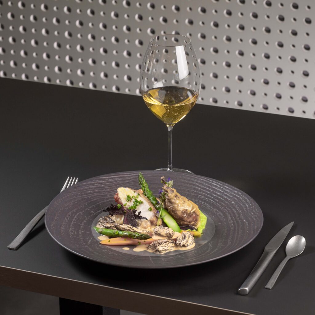 Vin jaune du jura et poulet aux morilles
